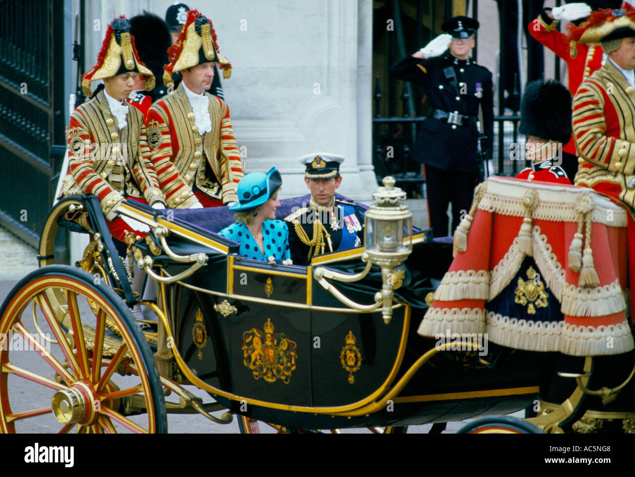Prinz Charles Princess Diana auf Schlitten bei Prinz Andrew s Royal wedding britische Pomp Stockfoto