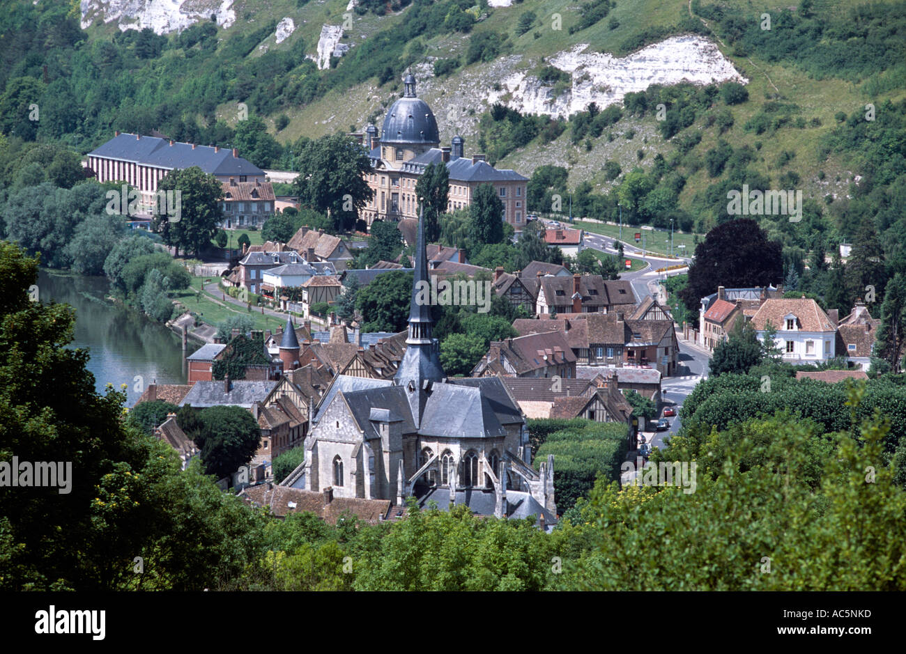 Kirche Saint-Sauveur und Stadt, Petit Andely, Les Andelys, Fluss Seine, Normandie, Frankreich, von Château Gaillard Stockfoto