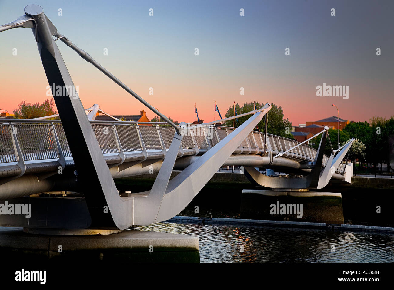 Die neue Sean O' Casey-Brücke über den Fluss Liffey Dublin Irland Stockfoto