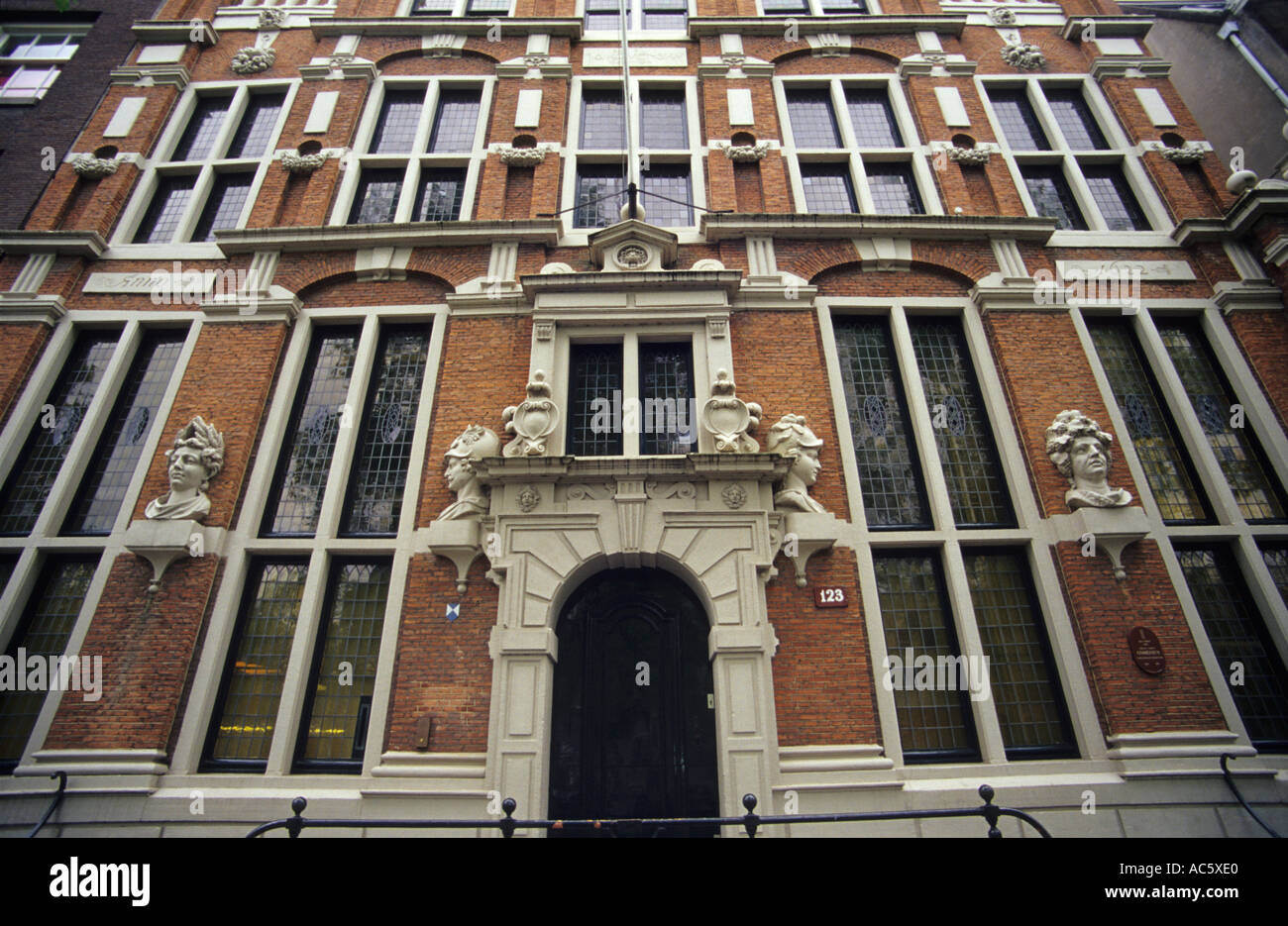 Architektur von Amsterdam - Het Huis met de Hoofden (Haus mit den Köpfen), Niederlande Stockfoto