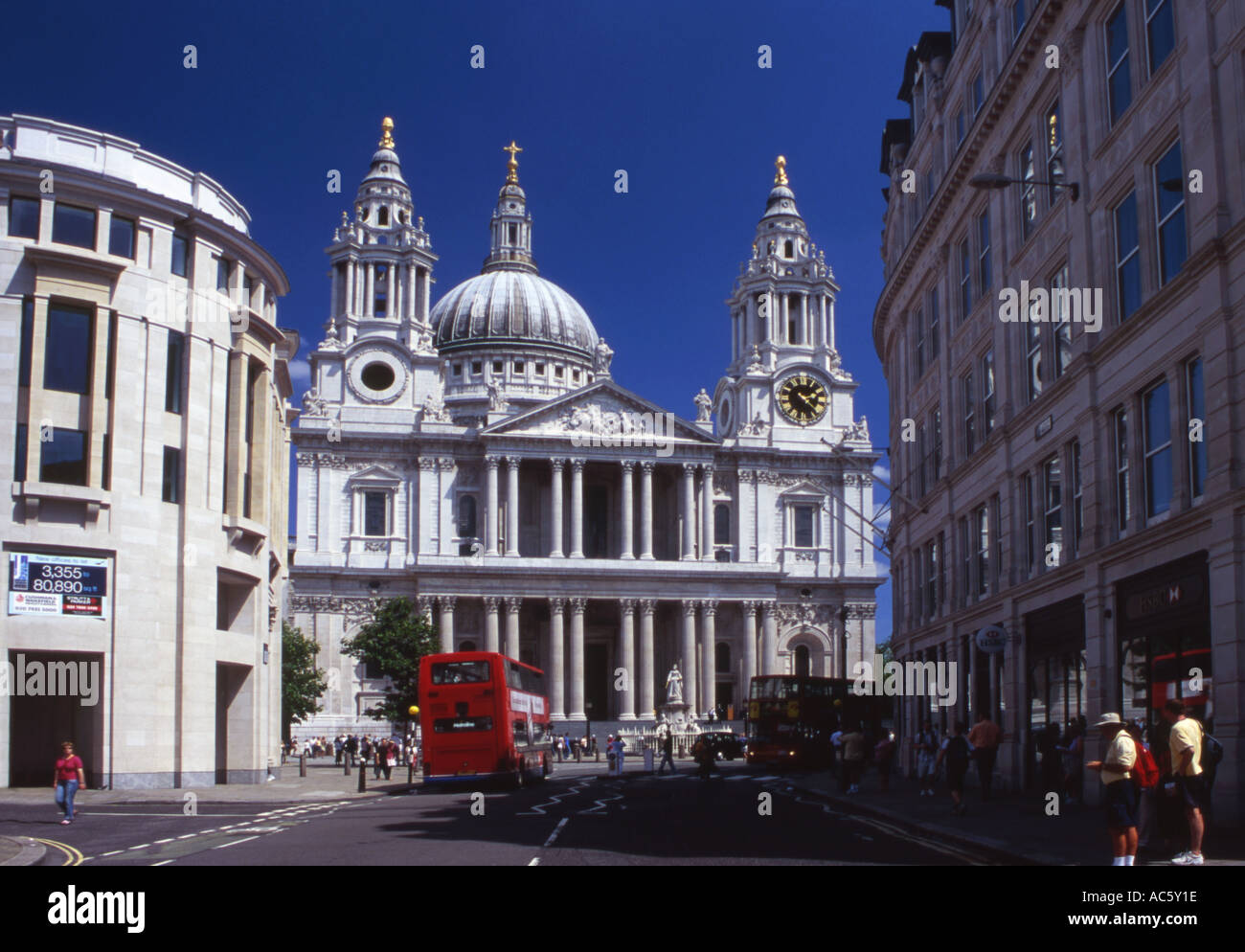 St Paul s Cathedral Westfassade von Ludgate Hill London Stockfoto