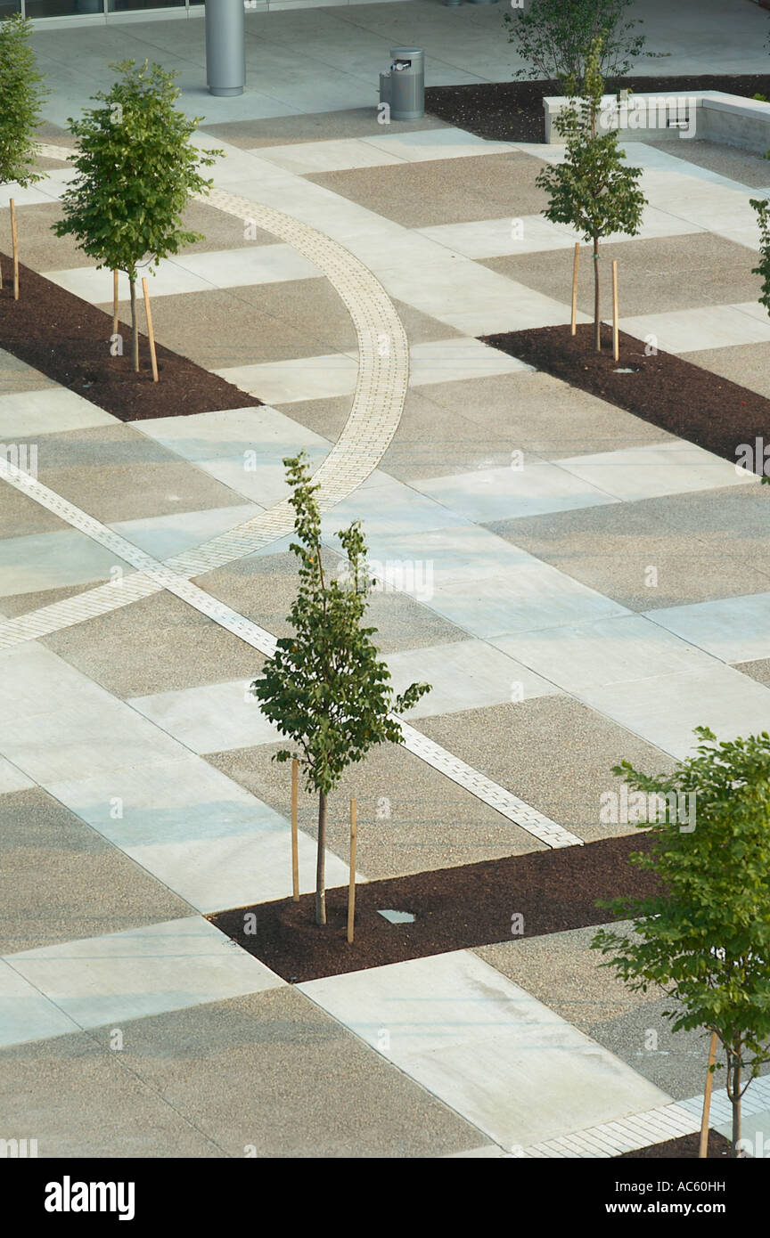 Luftaufnahme des Outdoor-Business Office Plaza Common Public Square Gegend mit Bäumen Stockfoto