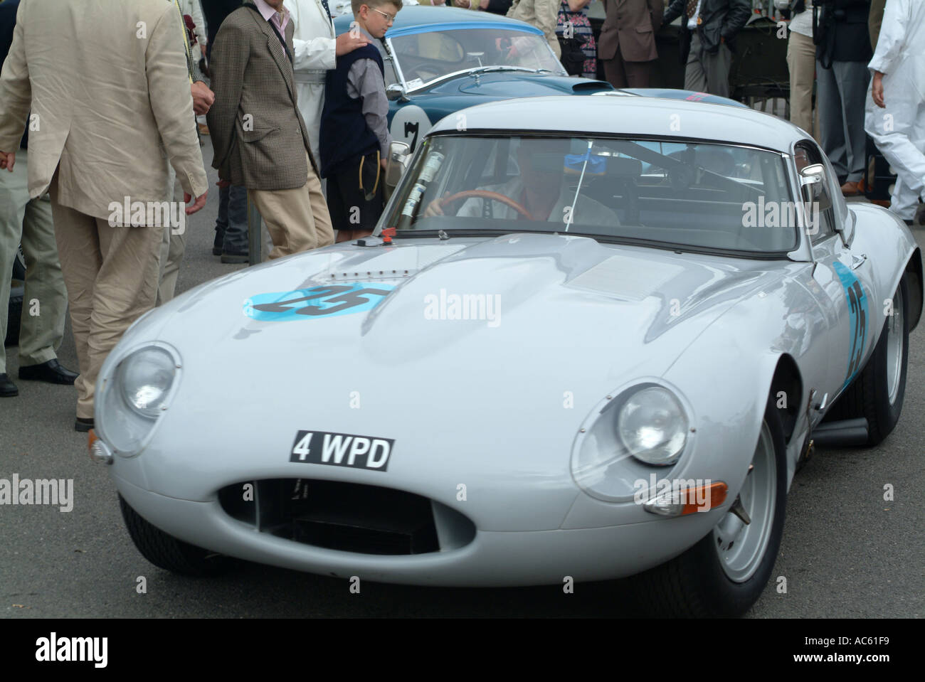 Jaguar E Typ Leichtgewicht-Sportwagen in Goodwood Revival Motorsport-Treffen 2003 West Sussex England Vereinigtes Königreich UK Stockfoto