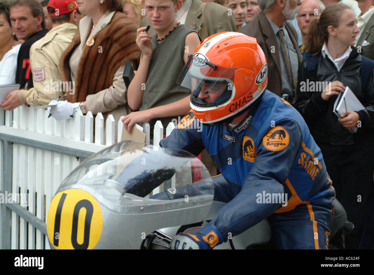 Chas Mortimer Reiten Manx Norton in Barry Sheene Memorial Trophy beim Goodwood Revival 2003 Stockfoto