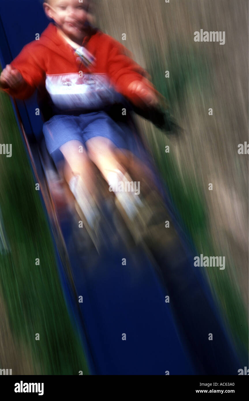 Junge im Abenteuer Spielplatz UK 37771AD Stockfoto