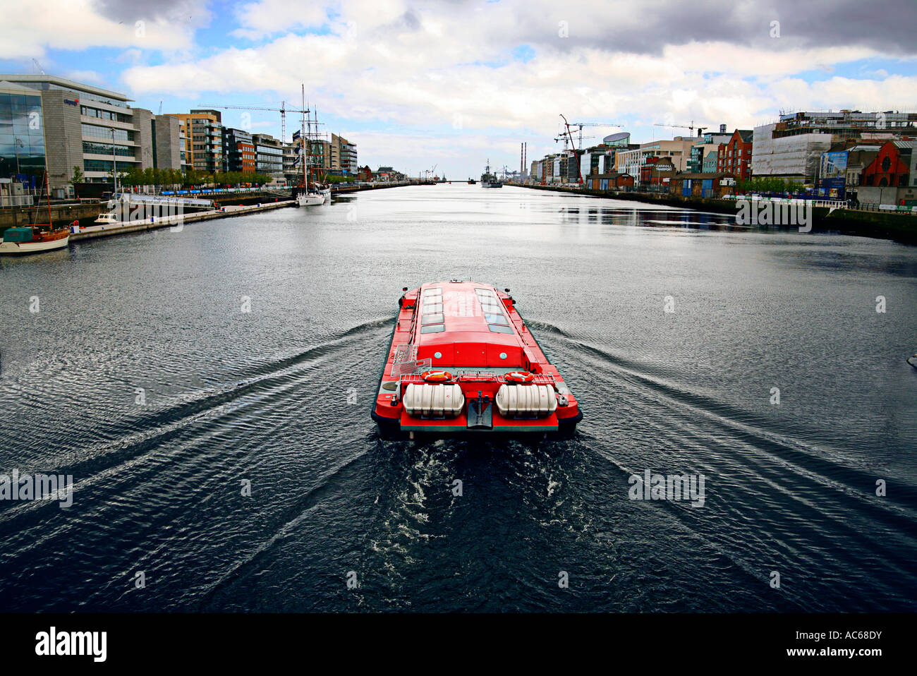 Geist des Docklandsmotoring West auf den Fluss Liffey, Dublin Irland1 Stockfoto