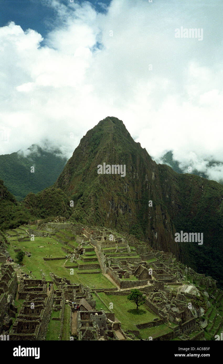 Peru eine allgemeine Ansicht der Inka Festung Machu Picchu, der sagenumwobenen Verlorenen Stadt der Inkas Stockfoto