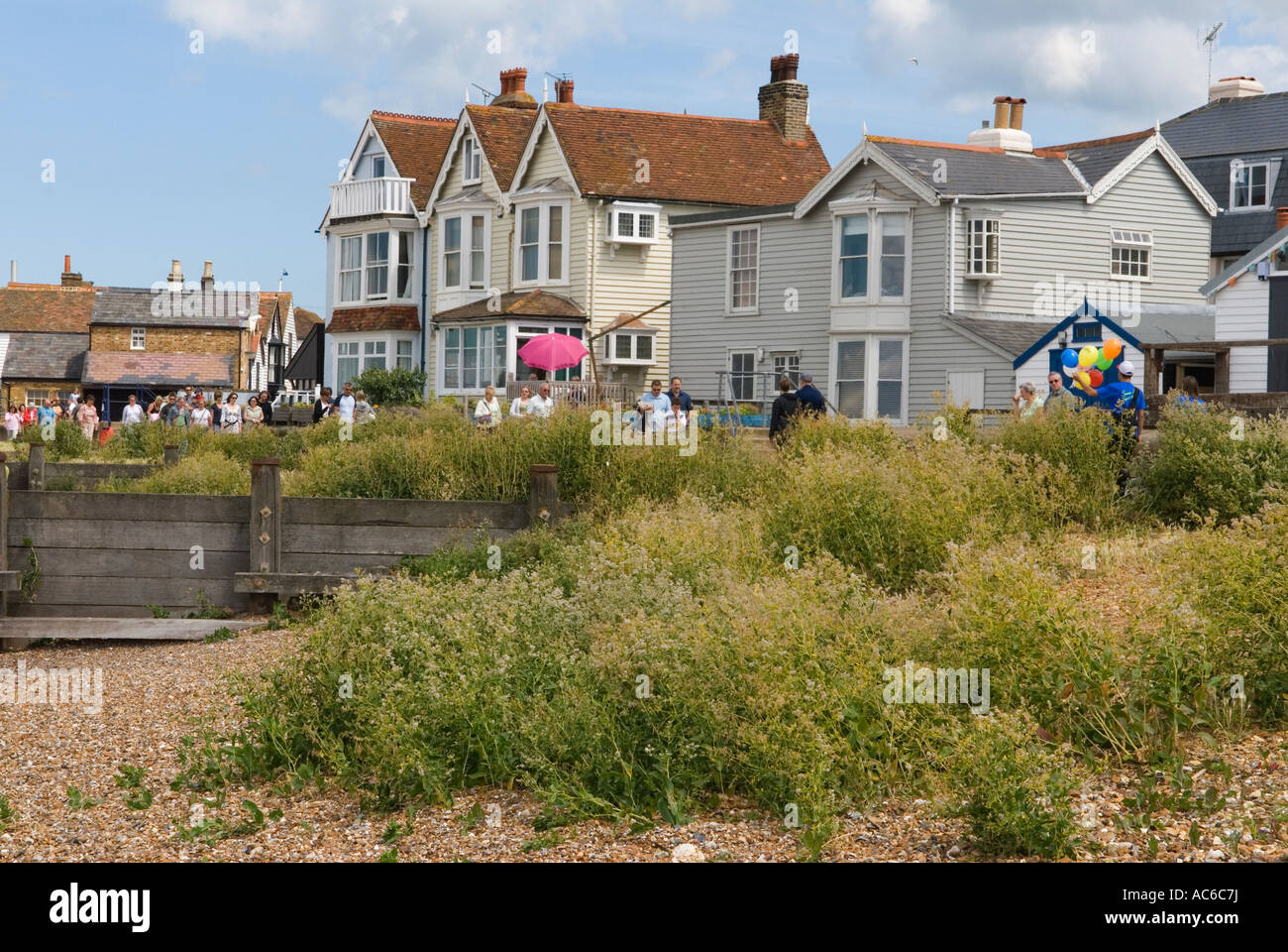 Viktorianische Häuser am Meer, Holzbau und traditionelle Backsteingebäude Kent England traditionelle 2007 2000er Jahre britische HOMER SYKES Stockfoto