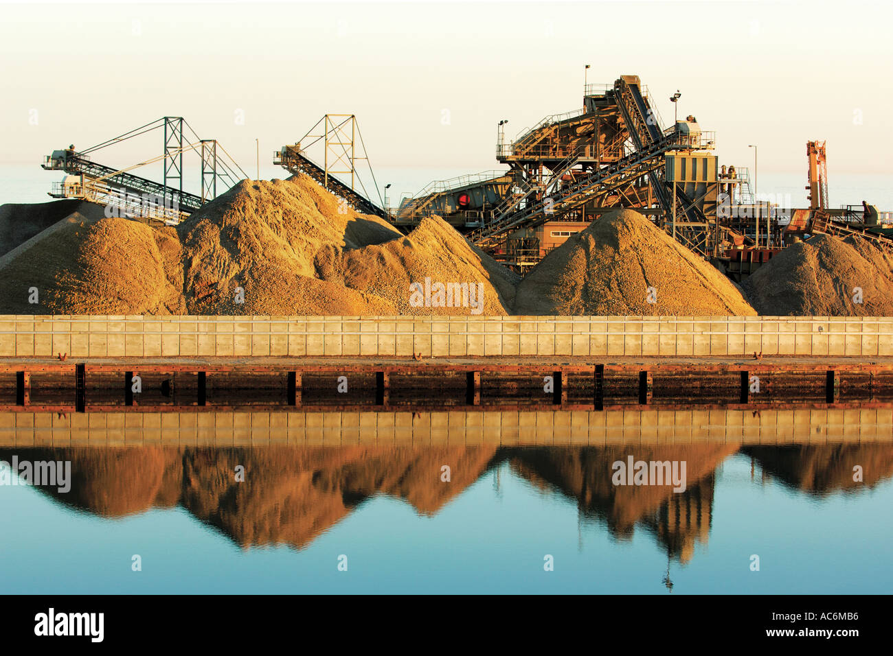 materiellen Vorräte Shoreham Hafen Sussex England Stockfoto