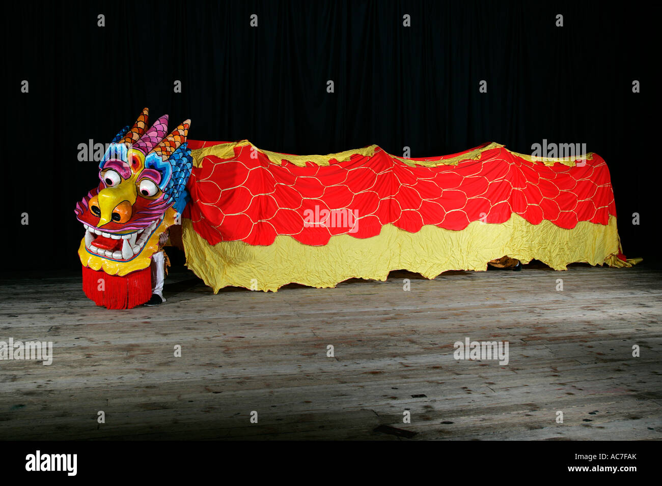 Asien Feier feiern China Chinese New Year Tanz Tänzer tanzen Drachen Unterhaltung Gesicht Gesichter Festival festivals Stockfoto