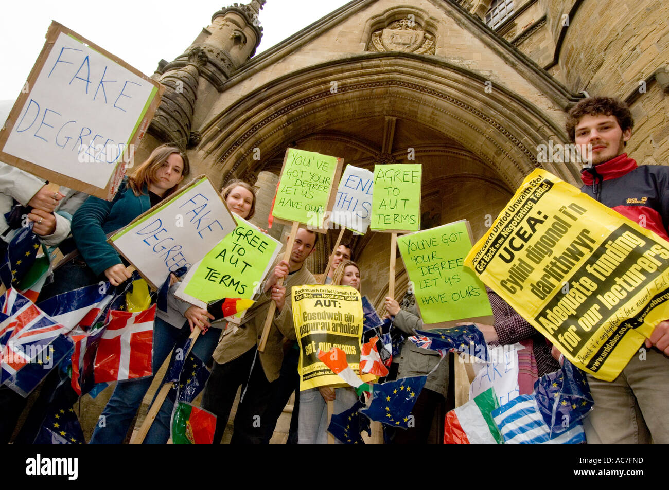 Studenten in Sprachenabteilung University of Wales, Aberystwyth Protest zur Unterstützung von Dozenten außerhalb der alten College, UK Stockfoto