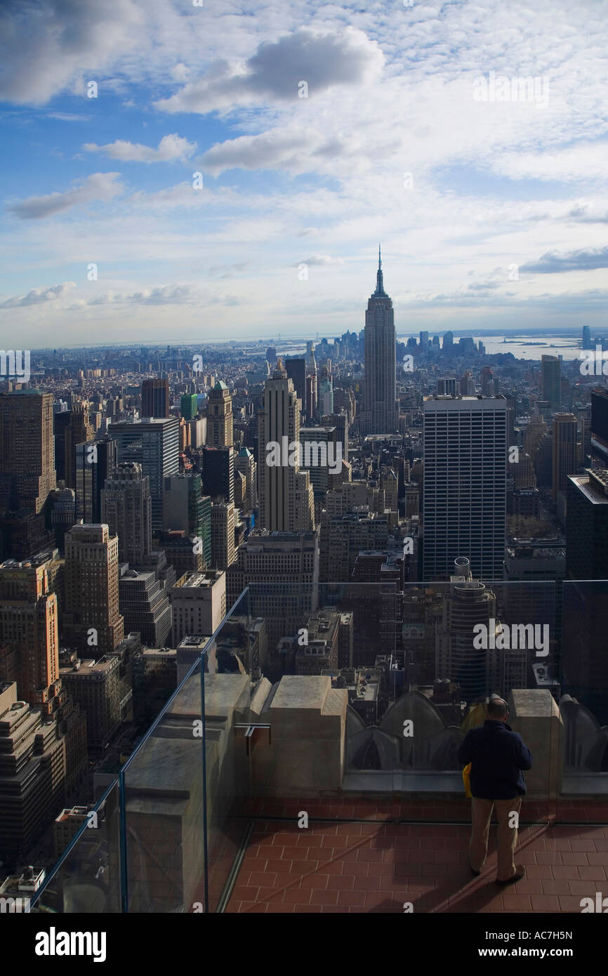 Zeigen Sie südlich von der Spitze des Rockefeller Center Zentrum Gebäude Empire State Gebäude Manhattan New York City USA an Stockfoto