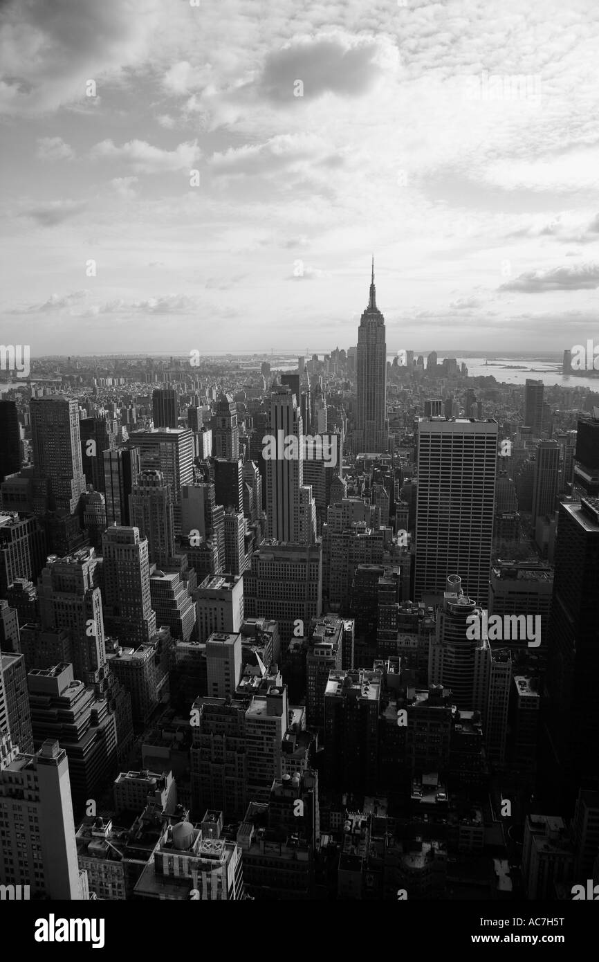 Zeigen Sie südlich von der Spitze des Rockefeller Center Zentrum Gebäude Empire State Gebäude Manhattan New York City USA an Stockfoto