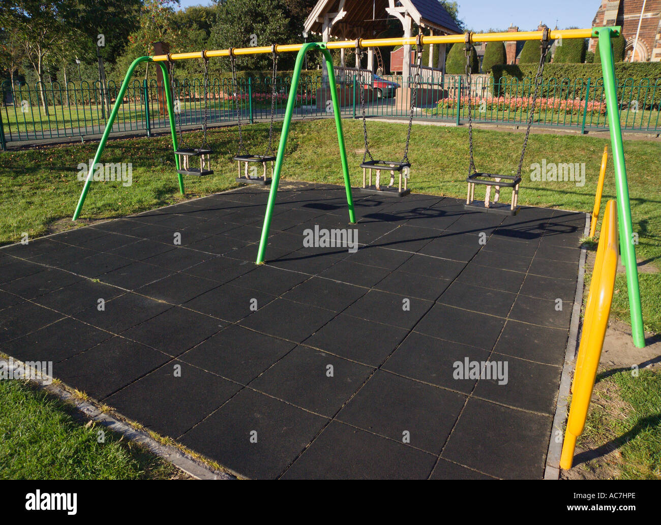 Kinderspielplatz Thornton Hough Dorf Wirral Merseyside England Stockfoto