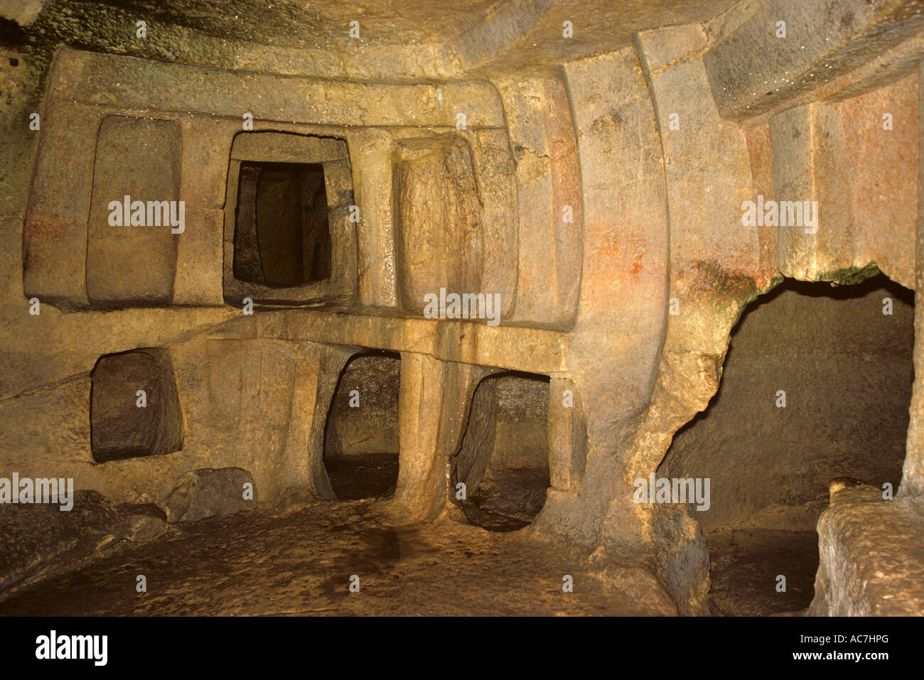 Hal Saflieni Hypogeum Haupthalle eines unterirdischen Tempels aus weichem Kalkstein ca. 2400 v. Chr. Insel Malta ausgehöhlt Stockfoto