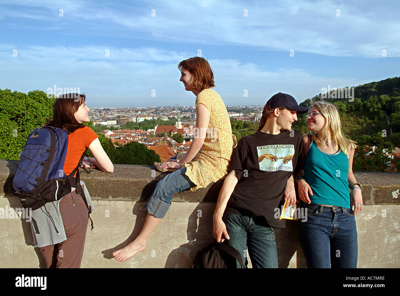 Junge Touristen in Prag CZ Stockfoto