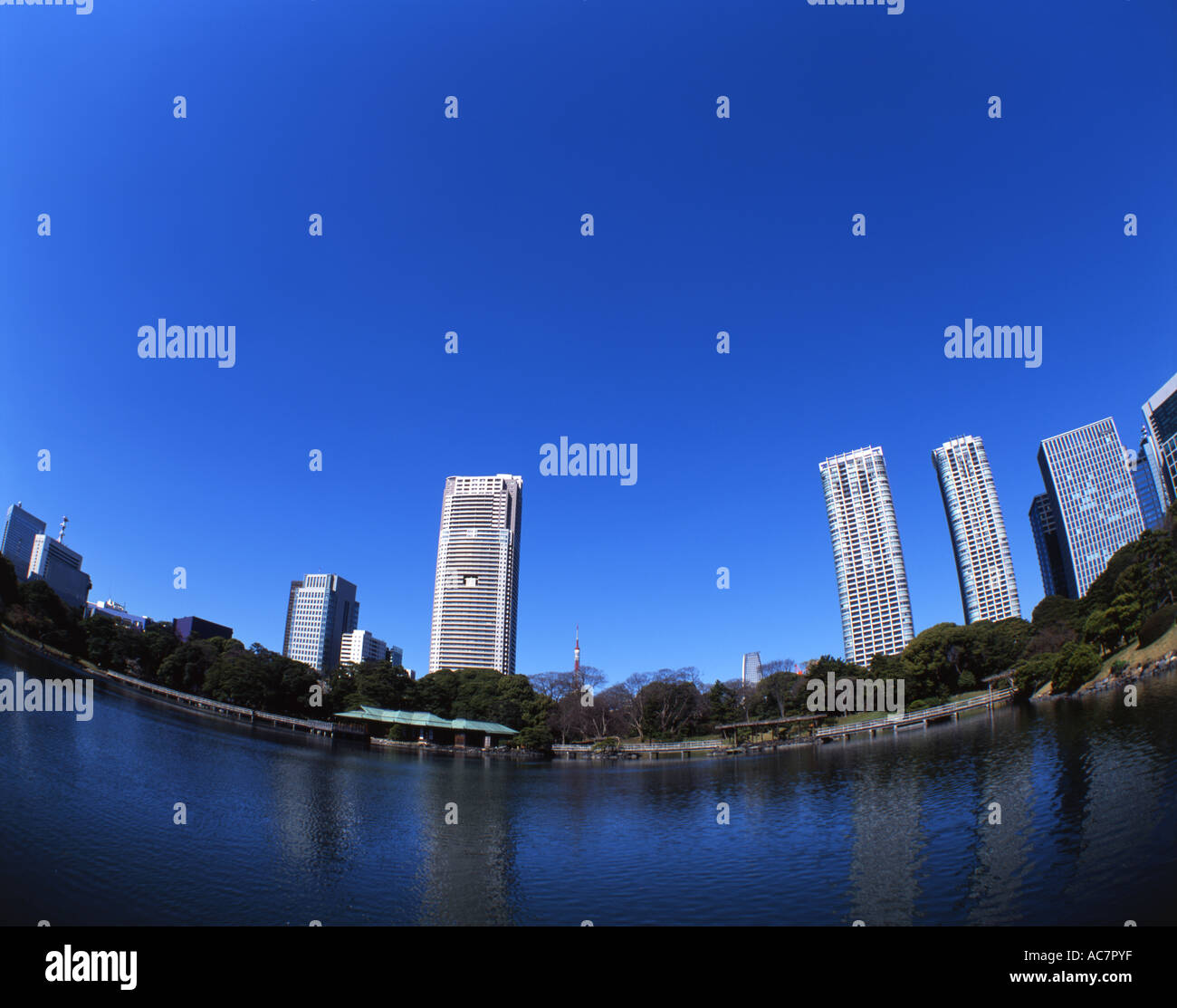 Skyline von Tokyo, in der Nähe von Hama-Rikyu Garten Shiodome SIO-Website Stockfoto