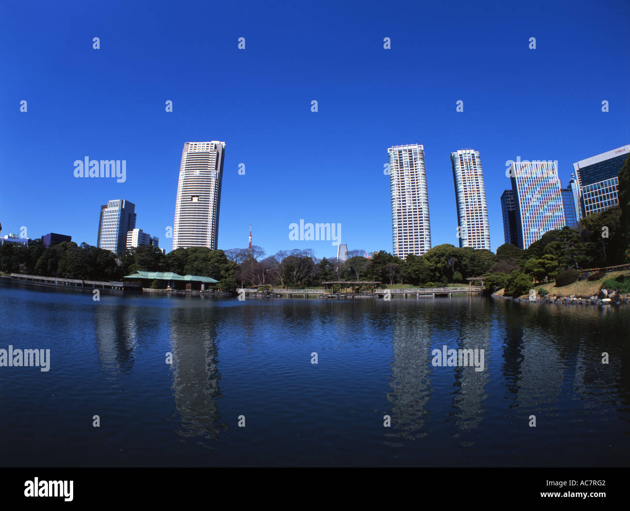 Skyline von Tokyo, in der Nähe von Hama-Rikyu Garten Shiodome SIO-Website Stockfoto