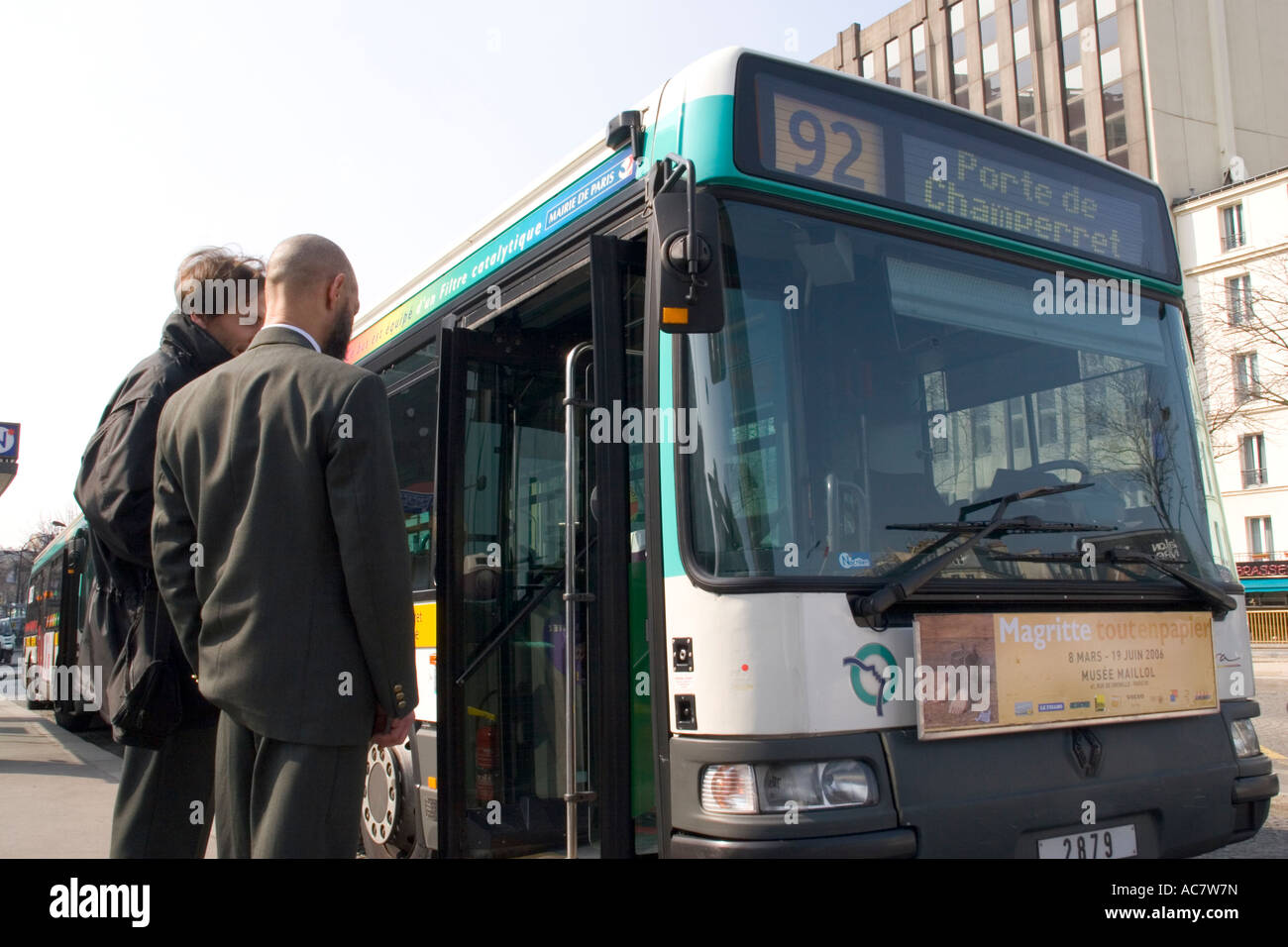 92 Bus vor der Endstation am Montparnasse in Paris Frankreich Frühling 2006 Oliver Ritter Stockfoto