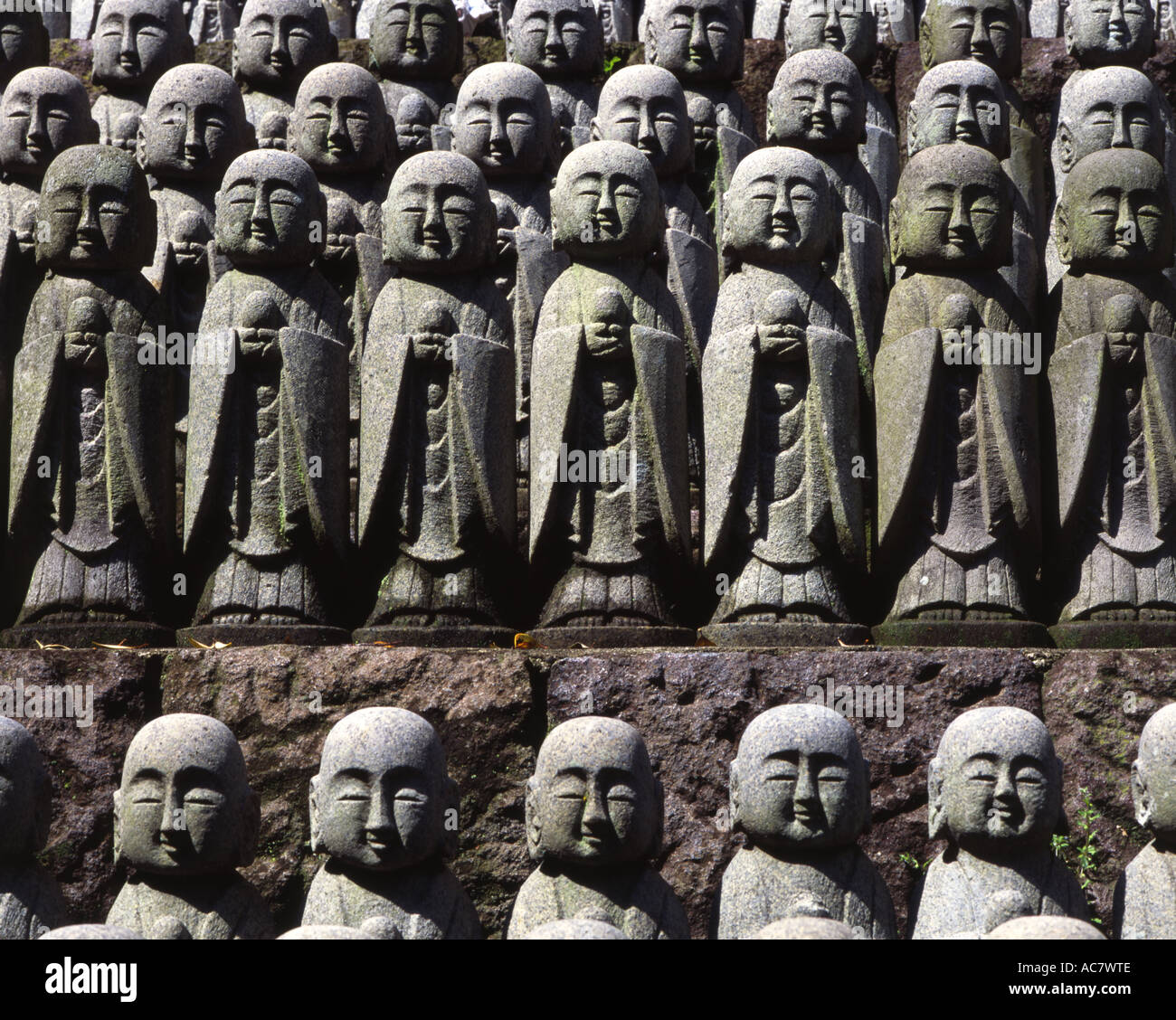 Mizuko-Jizou kleine Statuen, Babys, die nie Geburt erreicht. Hasedera Tempel, Kamakura, Japan Stockfoto