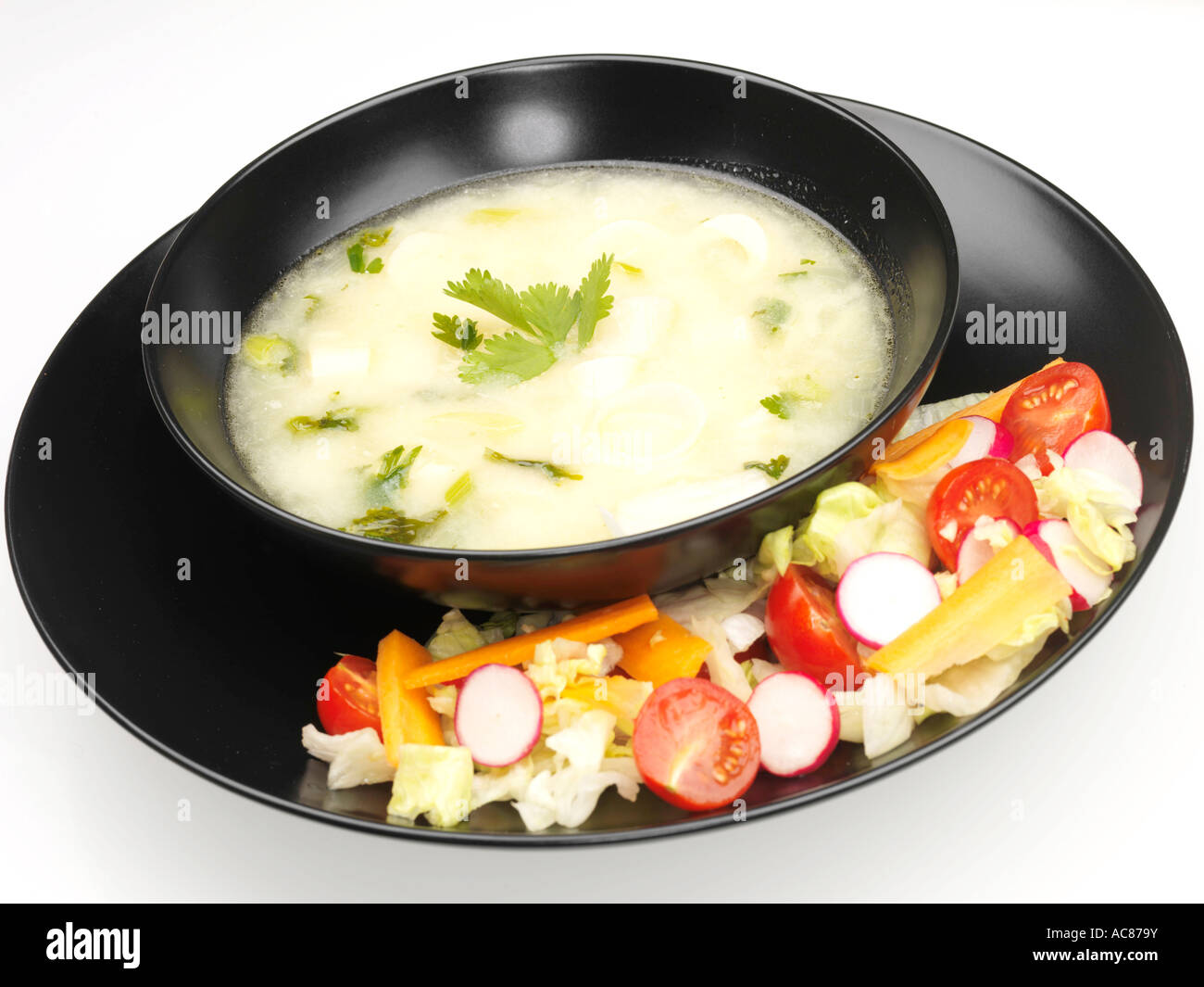 Palm-Herz-Suppe mit Salat Stockfoto