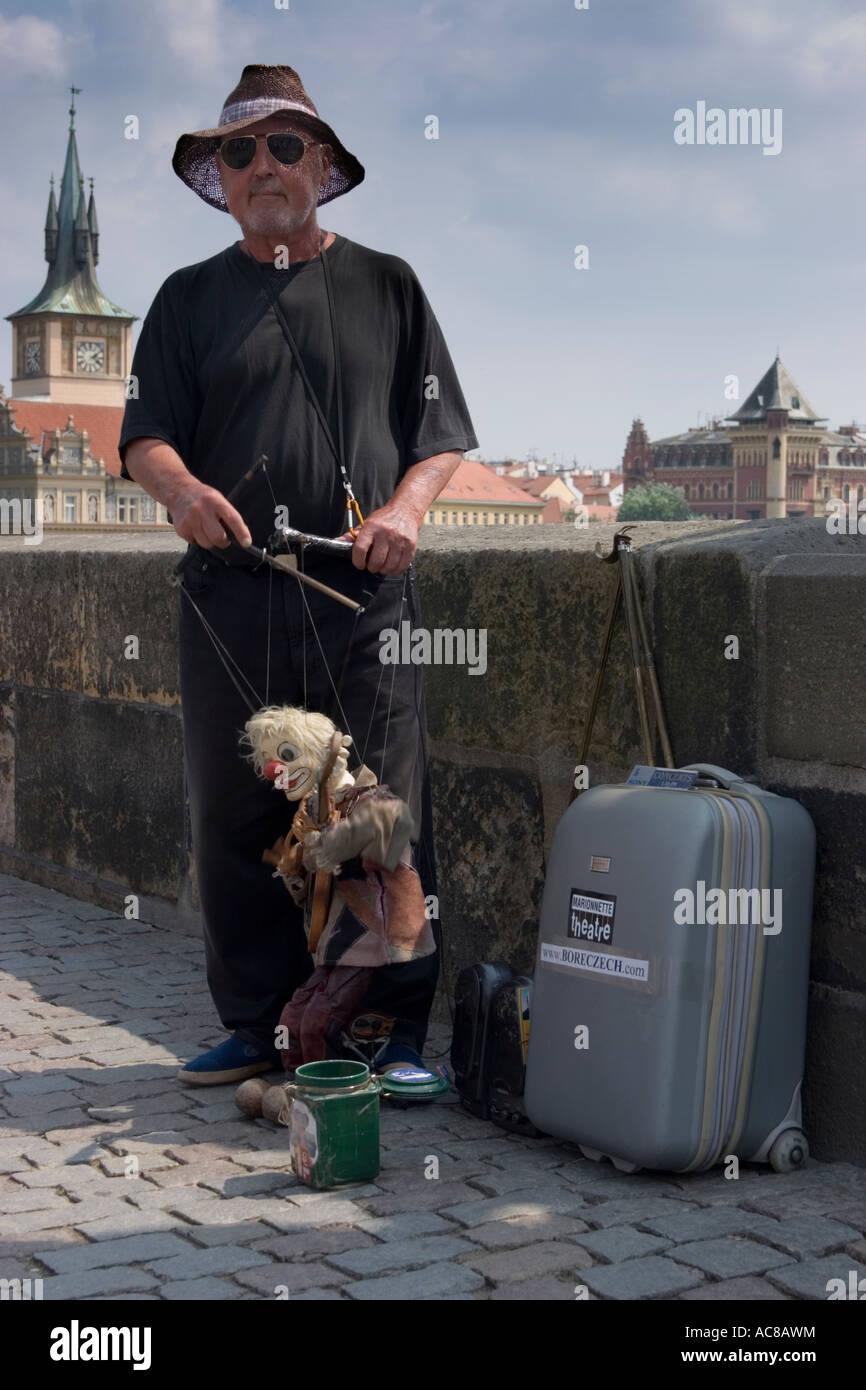 Puppenspieler auf der Karlsbrücke, Prag, Tschechische Republik Stockfoto