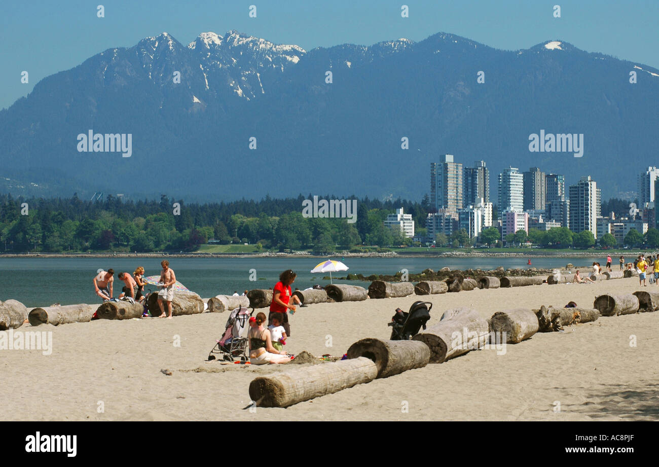 Strandbesucher in Kitsilano Beach, Vancouver, Britisch-Kolumbien, Kanada Stockfoto