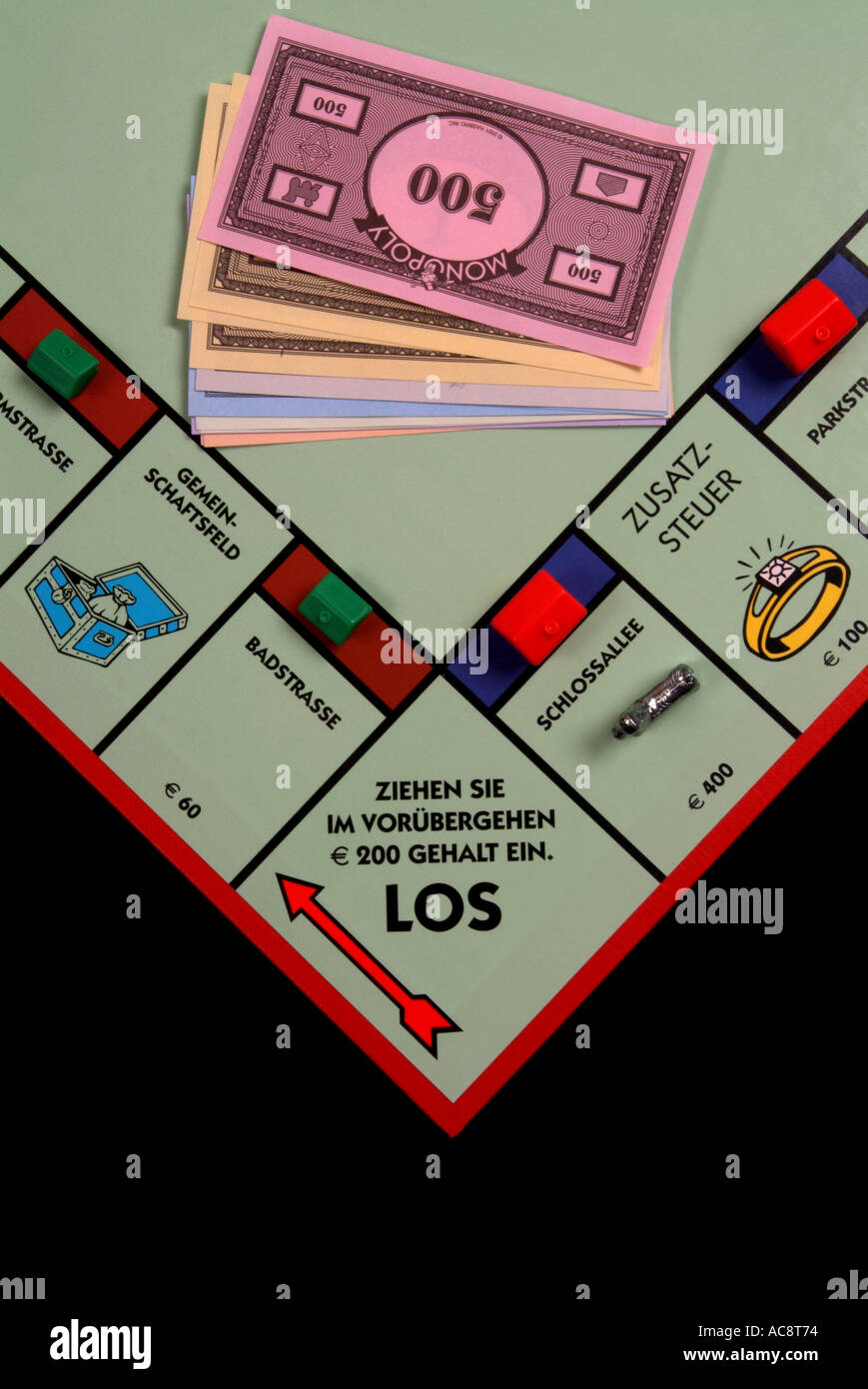 Monopoly board game deutsch -Fotos und -Bildmaterial in hoher Auflösung –  Alamy