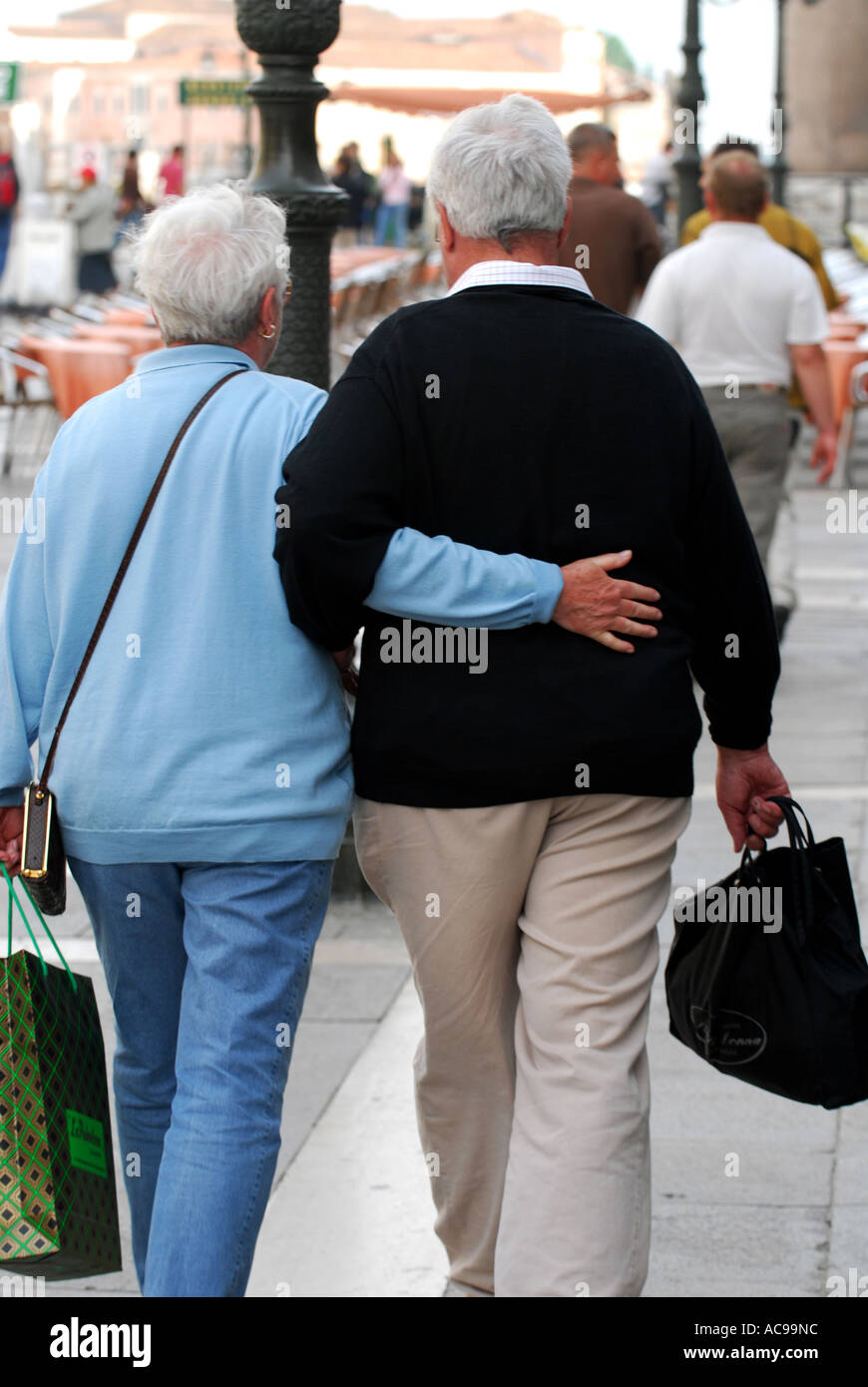 Älteres Ehepaar in Venedig Italien Stockfoto