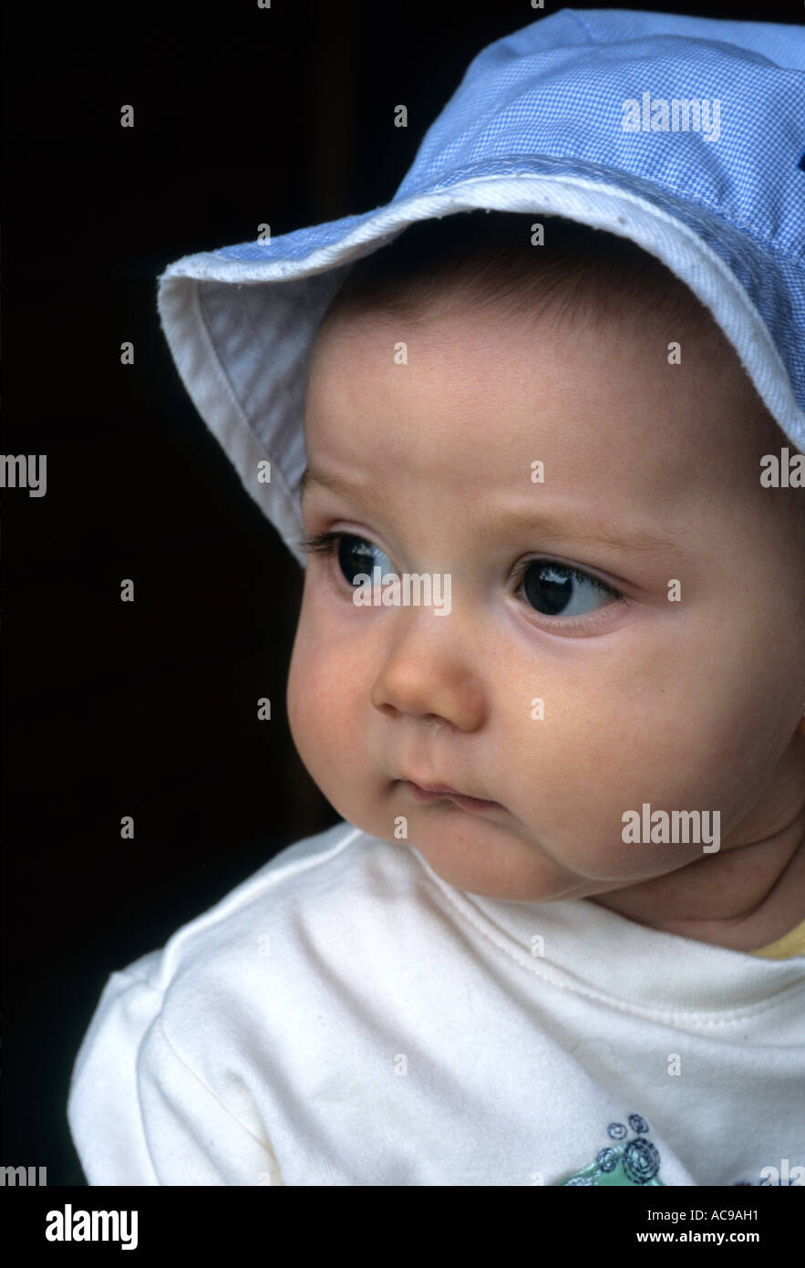 Kind sechs Monate alt Stockfoto