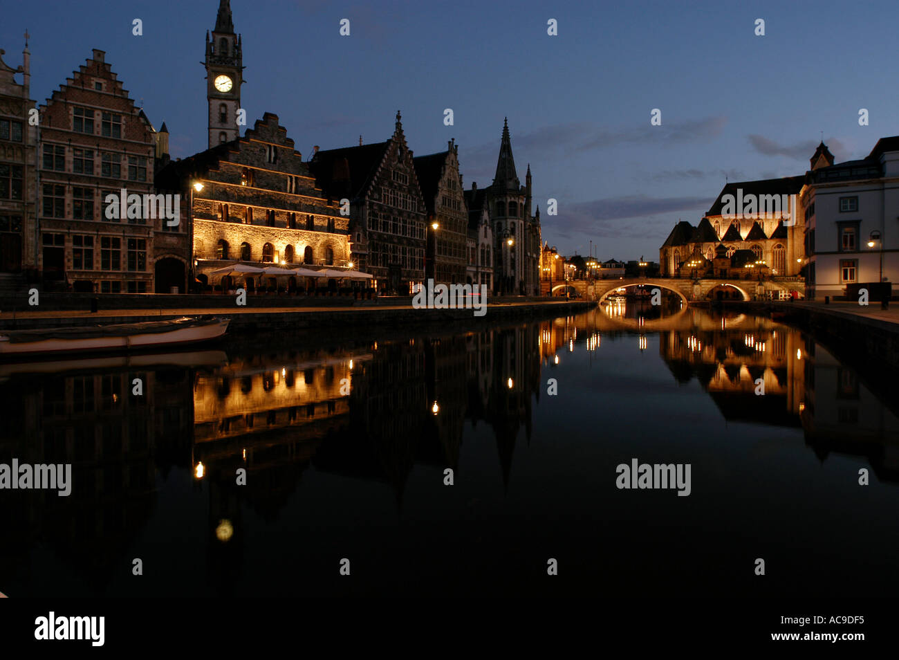 Gent, Gand, Gent in Ost-Flandern, Belgien. Eine Universitätsstadt von Bars und Restaurants und der zweitgrößte Hafen in Belgien. Stockfoto