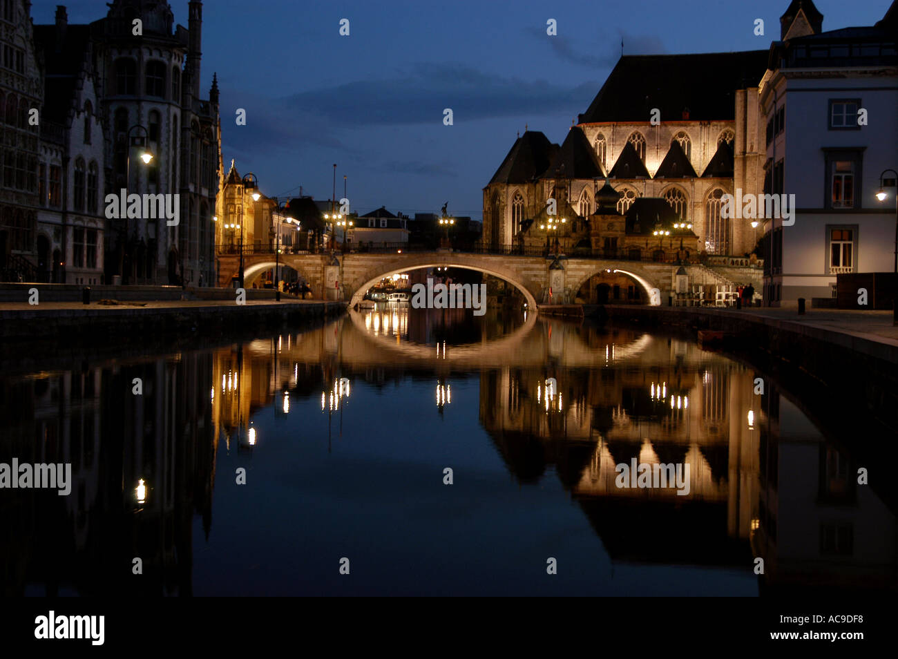 Gent, Gand, Gent in Ost-Flandern, Belgien. Eine Universitätsstadt von Bars und Restaurants und der zweitgrößte Hafen in Belgien. Stockfoto