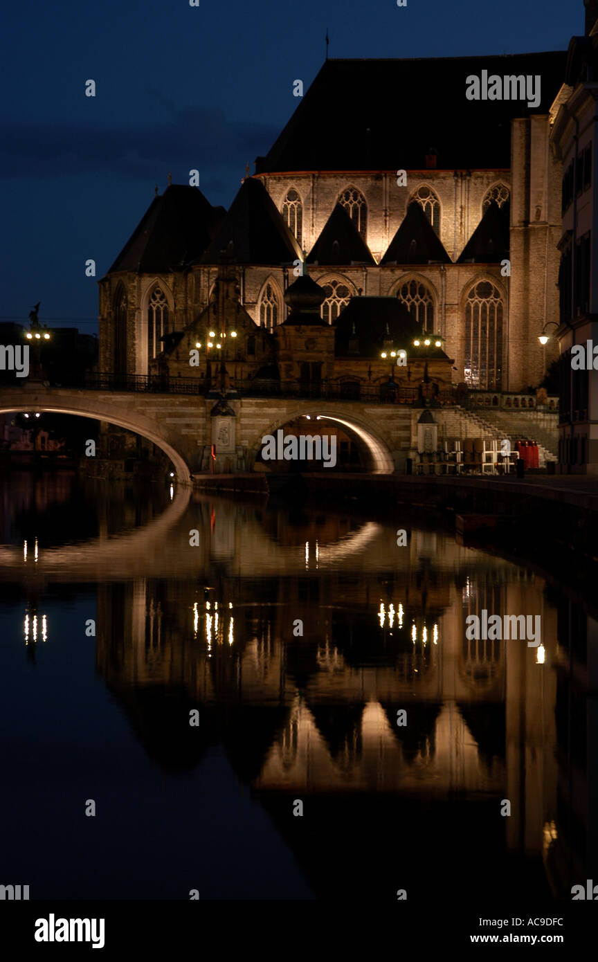 Gent, Gand, Gent in Ost-Flandern, Belgien. Eine Universitätsstadt von Bars und Restaurants und der zweitgrößte Hafen in Belgien. Stockfoto