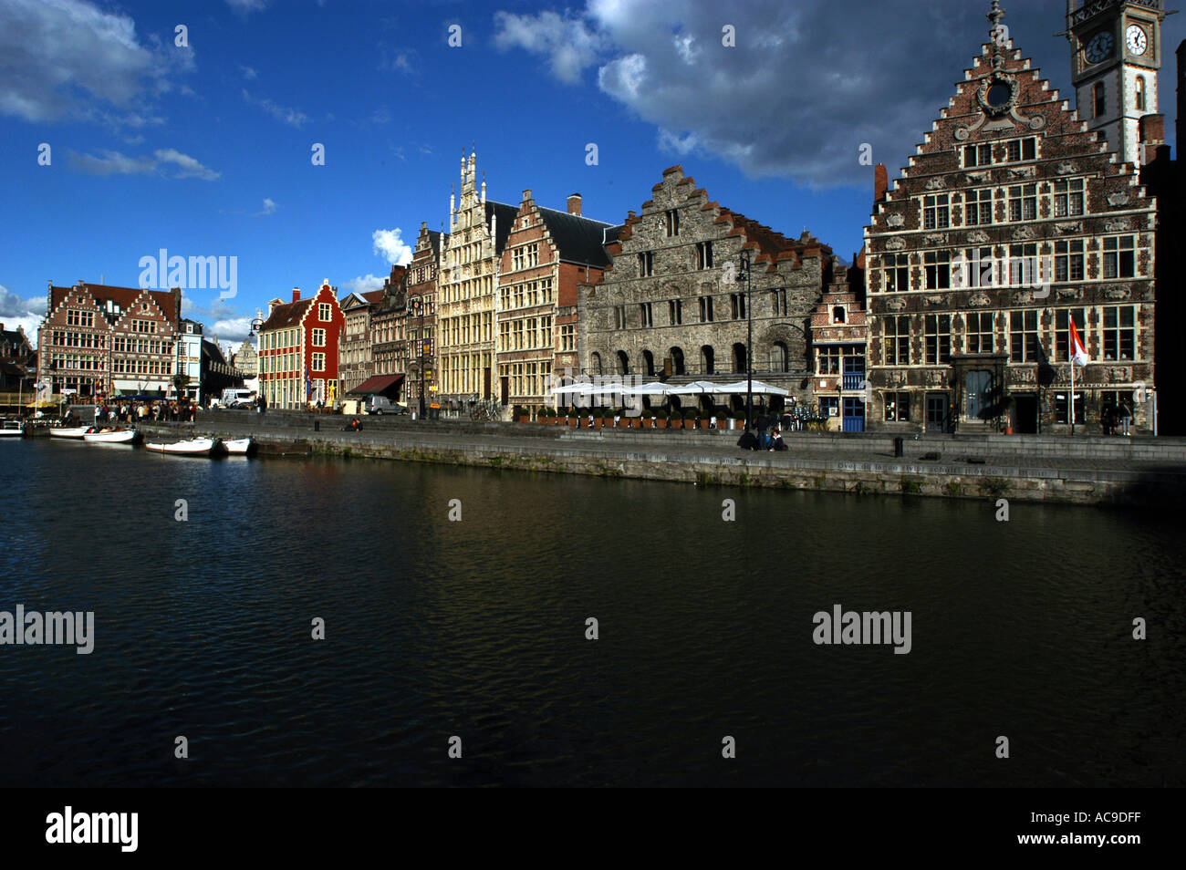 Gent, Gand, Gent in Ost-Flandern, Belgien. Eine Universitätsstadt von Bars und Restaurants und der zweitgrößte Hafen in Belgien. Stockfoto