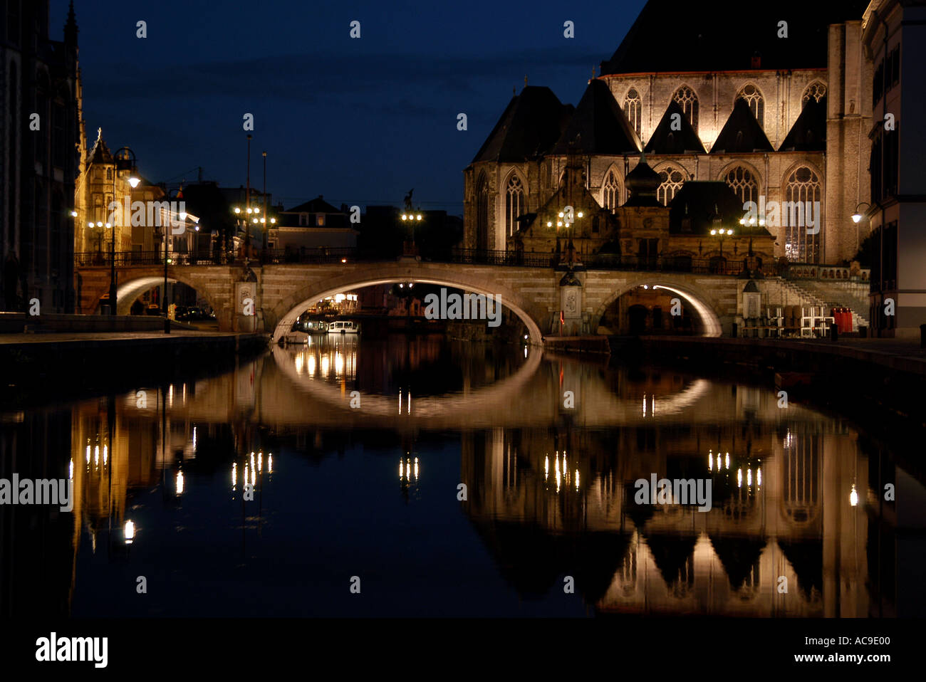 Gent, Gand, Gent in Ost-Flandern, Belgien. Eine Universitätsstadt von Bars und Restaurants und der zweitgrößte Hafen in Belgien. Stockfoto