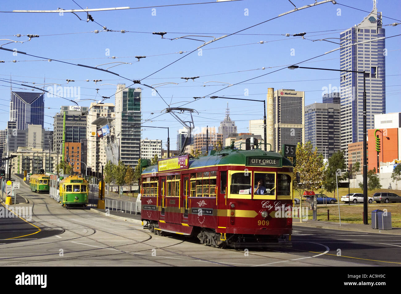 Straßenbahnen La Trobe Street Melbourne Victoria Australien Stockfoto