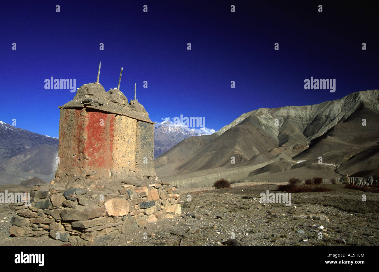 Chorten westlich von Khingar unteren Mustang Nepal November 2004 Stockfoto