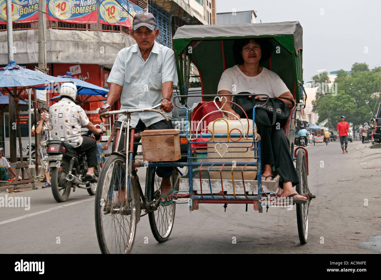 Bicycle Taxi Medan Sumatra Indonesia Stockfotos Und Bilder Kaufen Alamy