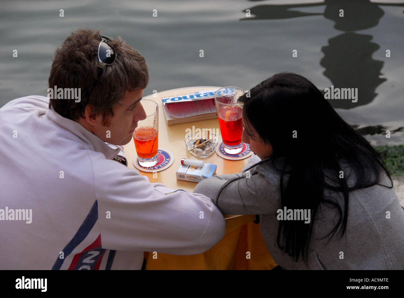 Paar in einem Café in Venedig Italien Stockfoto