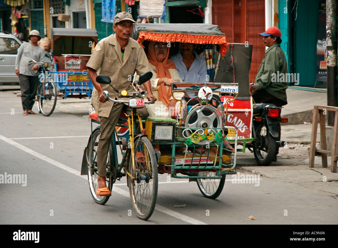 Bicycle Taxi Medan Sumatra Indonesia Stockfotos Und Bilder Kaufen Alamy