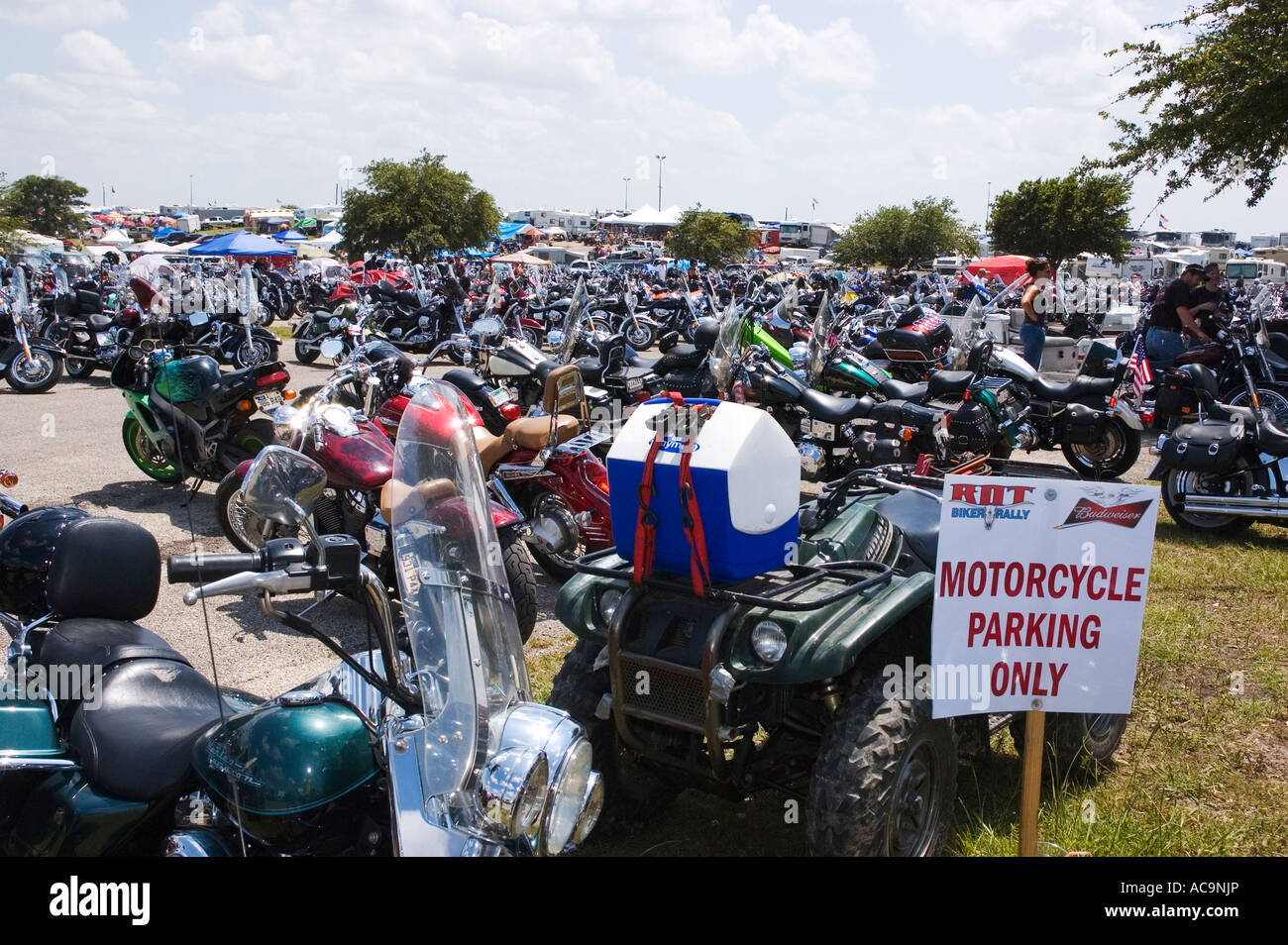 Parkplatz für Motorräder in Republik von Texas Biker Rally Stockfoto