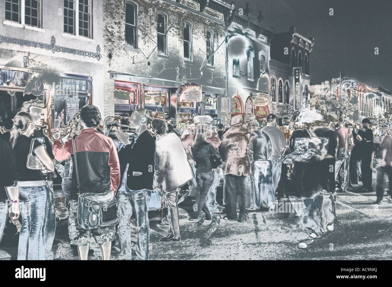 Schar von Fans darauf warten, erhalten Sie in einer Show auf dem SXSW in Austin, Texas Stockfoto