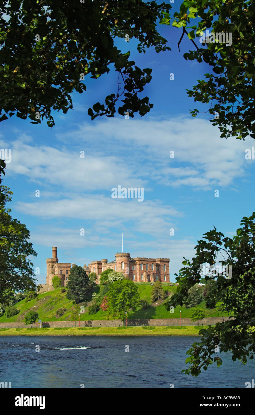 Inverness Castle von den Ufern des River Ness Hochland von Schottland EU UK GB Europe Stockfoto
