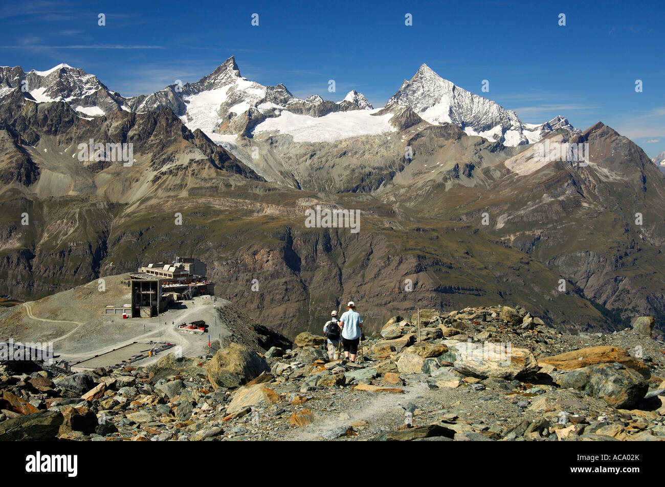 Bergpanorama in der Abfahrt an der Cable Car Station Trockener Steg, Spitzen Zinalrothon, Weisshorn, Zermatt Wallis Großbrit Stockfoto