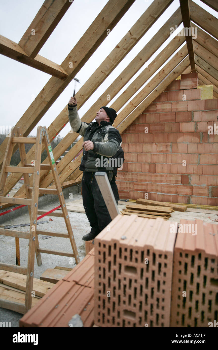 Zimmermann Bau der Dachstuhl eines Hauses, Stockfoto