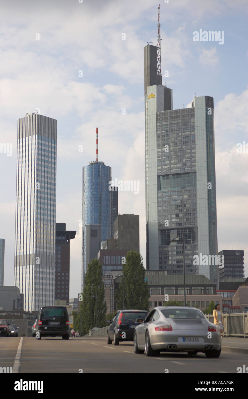 Skyline mit Untermain Brücke, Mainkai und Bank Wolkenkratzer, Frankfurt am Main, Hessen, Deutschland Stockfoto