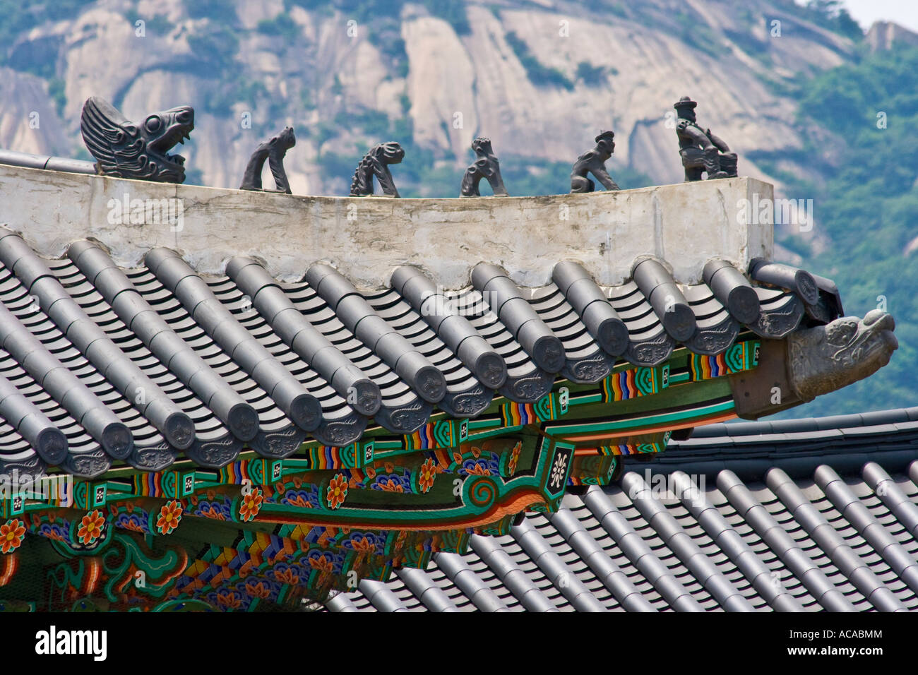 Auf dem Dach Design Detail Gyeongbokgung Palace Seoul Korea Stockfoto