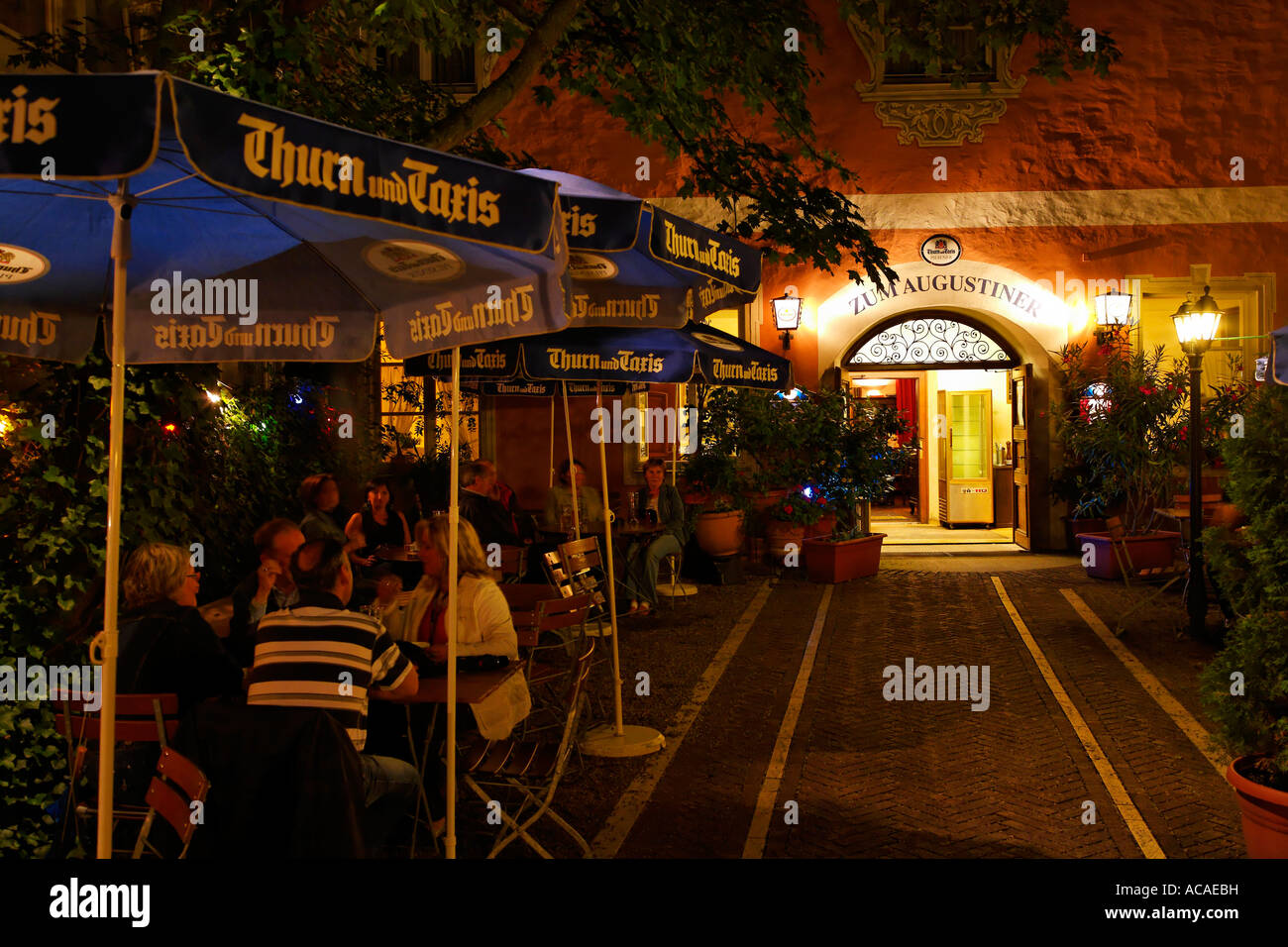 Regensburger biergarten Fotos und Bildmaterial in hoher Auflösung Alamy
