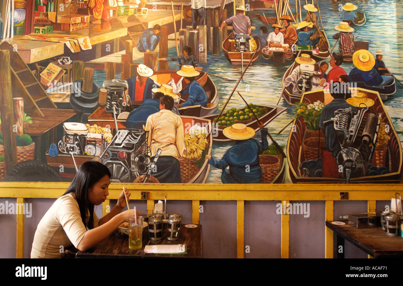 Ein Wandbild von den berühmten schwimmenden Markt in einem Café Bangkok Thailand Stockfoto