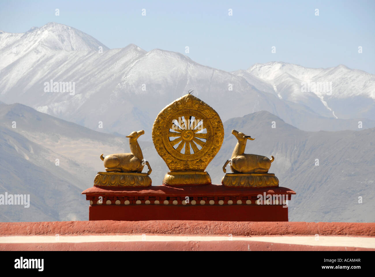 Tibetischen Buddhismus Symbol Rad des Lebens und zwei Hirsche Drepung Kloster Lhasa Tibet China Stockfoto